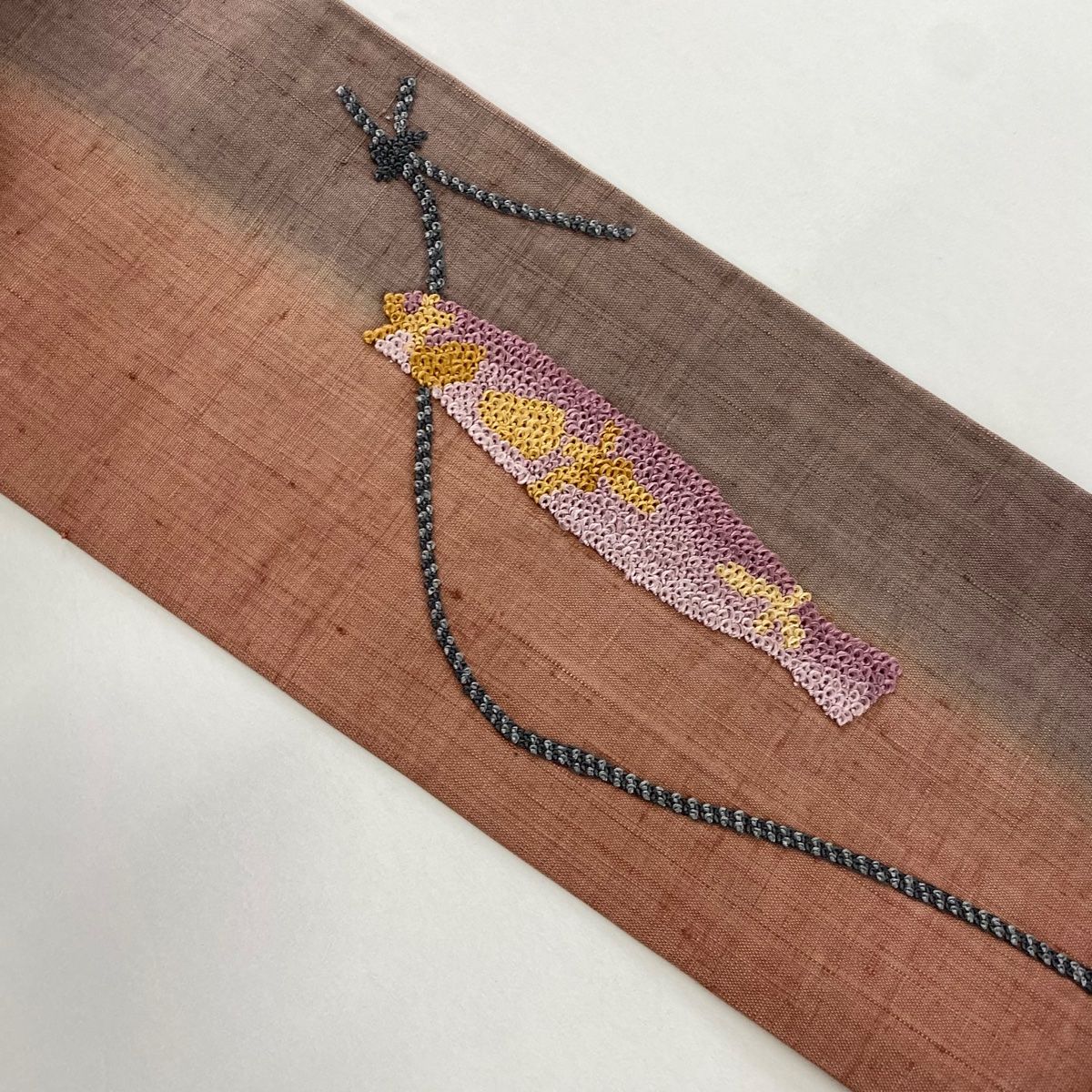 ピンクベージュ