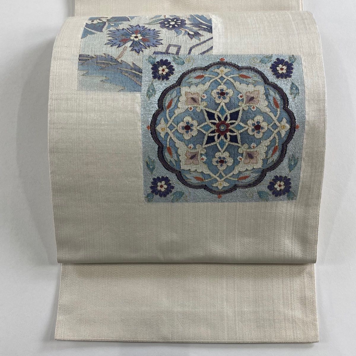 袋帯 秀品 華文 草花 箔 クリーム お太鼓柄 正絹