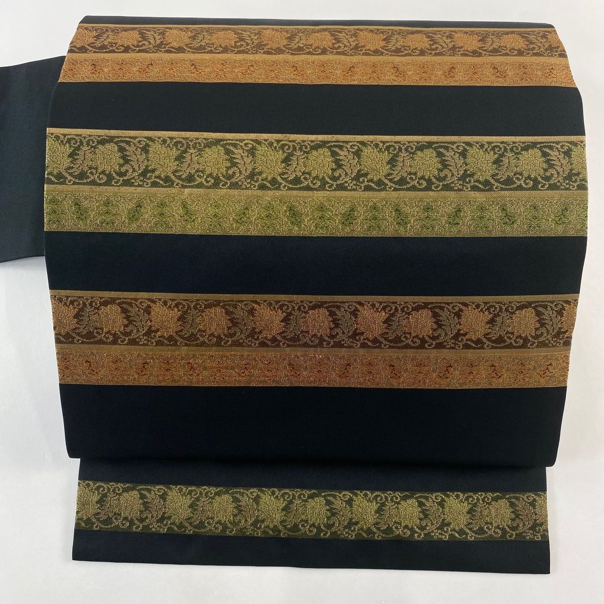 名古屋帯 秀品 横段 花唐草 金糸 箔 黒 正絹