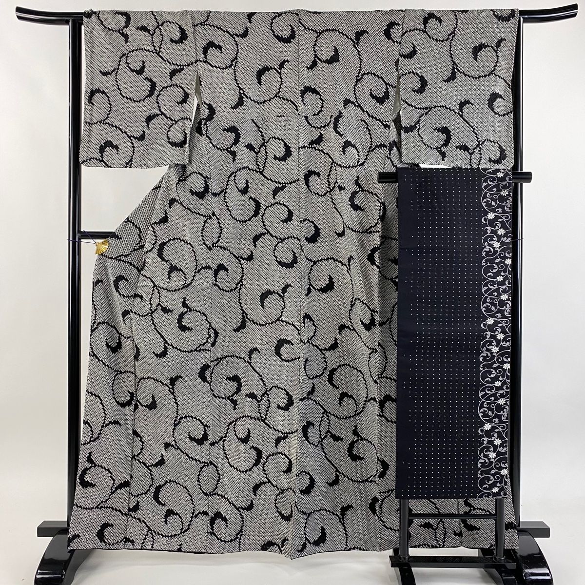 小紋 身丈164.5 cm 裄丈63.5 S 袷 名古屋帯セット 唐草 総絞り 黒 正絹 秀品