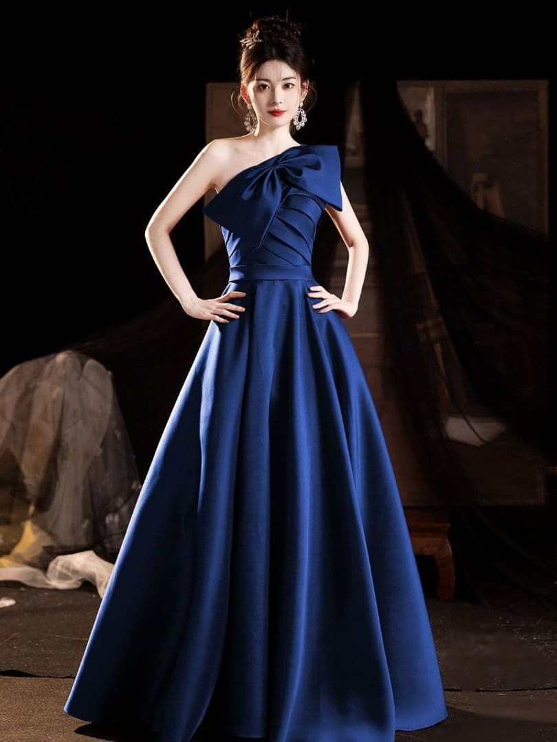 気品漂うブルーロングドレス