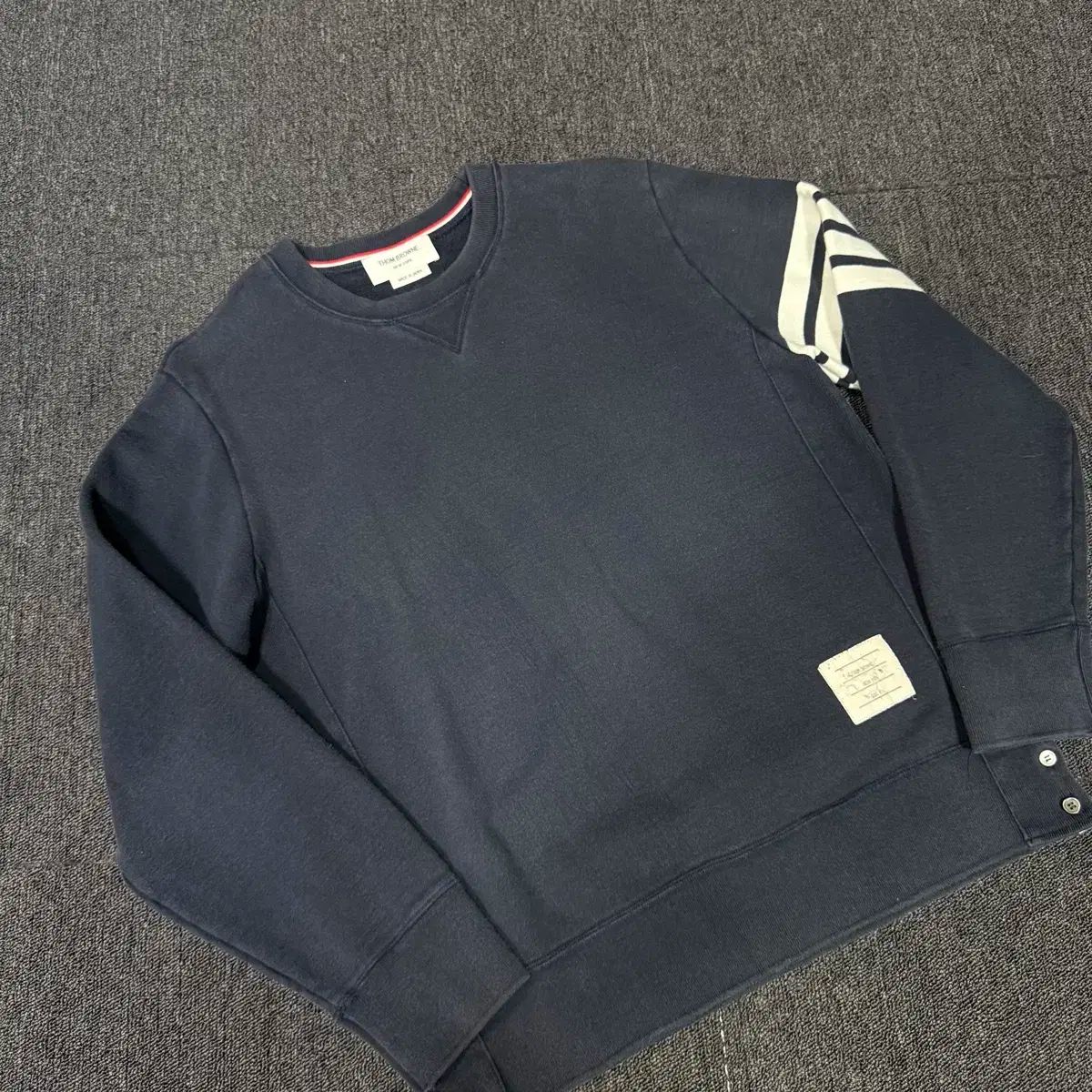 トム ブラウン 斜めボーダー 袖ストライプ スウェット