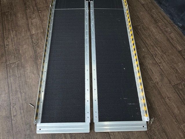 車椅子用 スロープ 折りたたみ 3つ折り 許容最大荷重240 kg 滑り止め 車いす アルミスロープ 514650