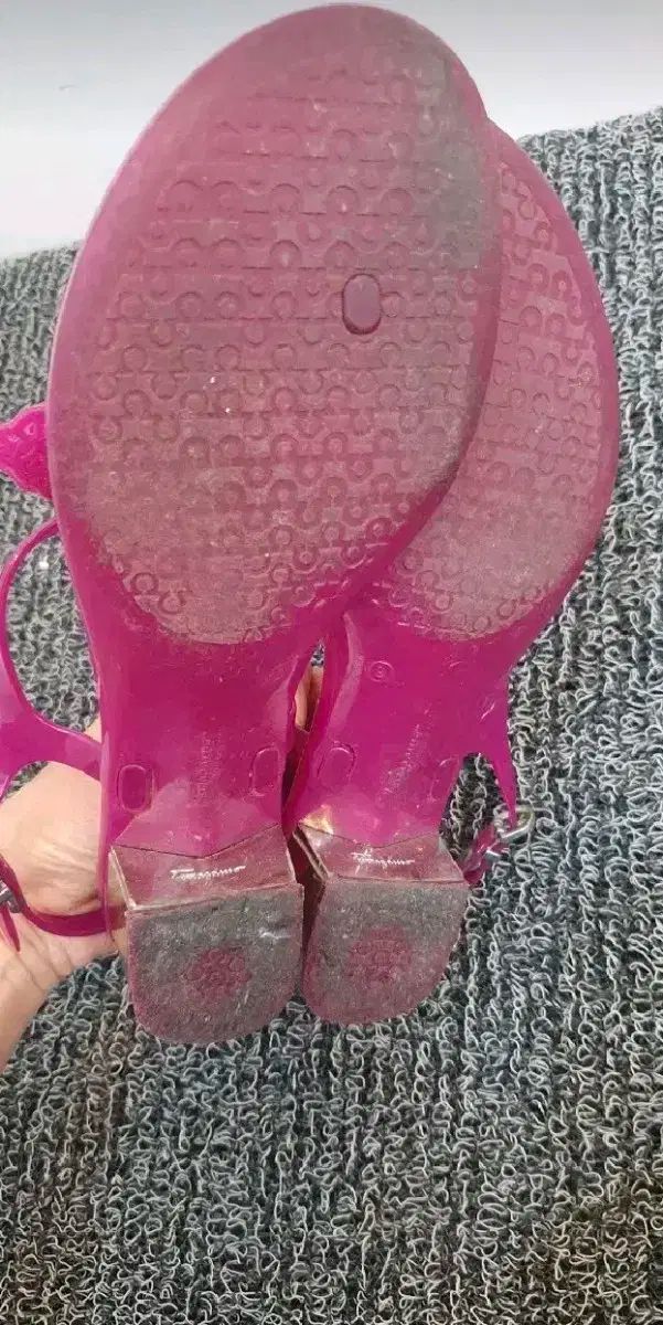 品数豊富。 フェラガモ ゼリー サンダル サイズ8 サイズ250