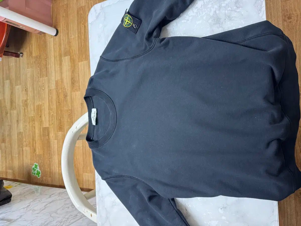 ストーンアイランド ブラック スウェット Tシャツ