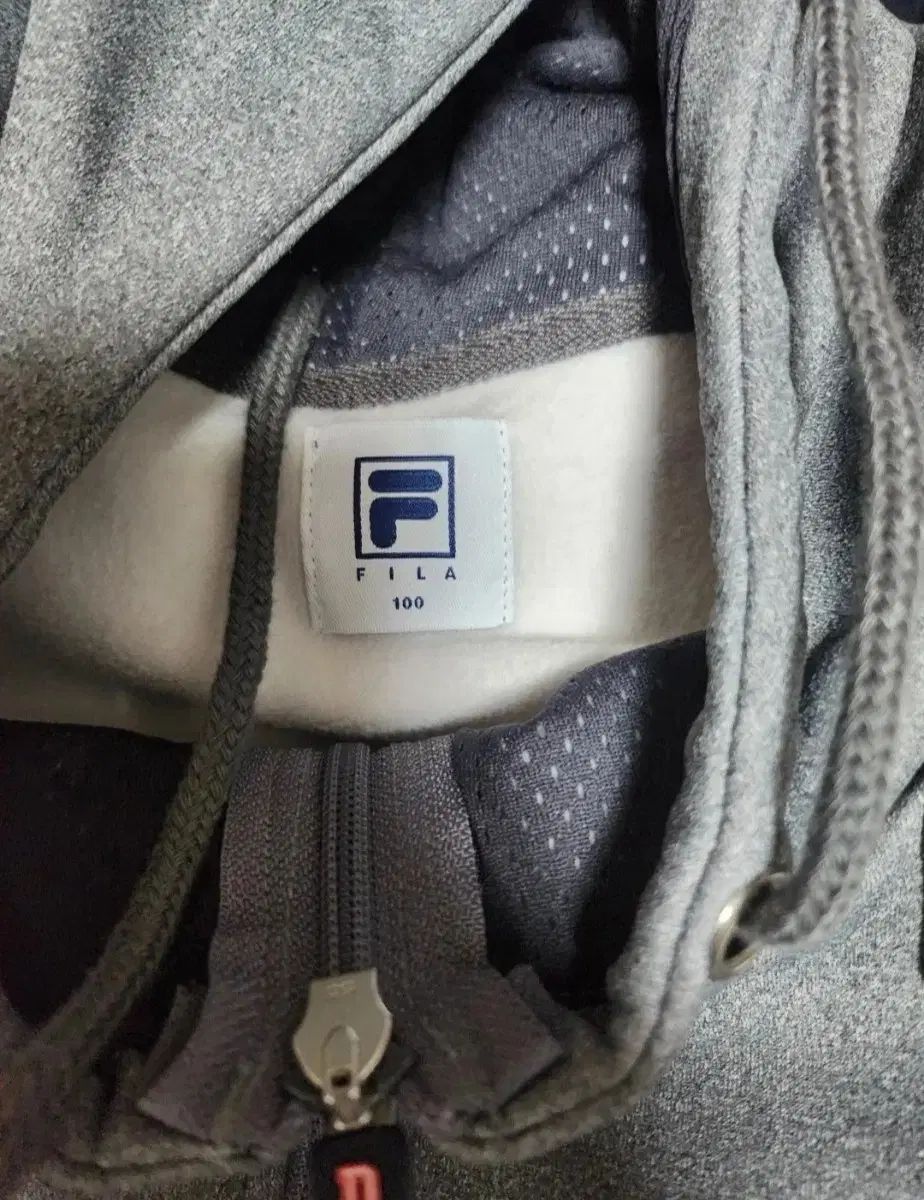 FILA Tステーション フーディー ジップアップ グレー