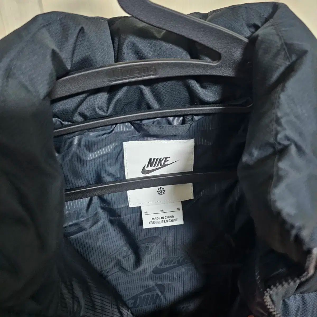 ナイキ NSW クラブ プリマロフト ダウンベスト