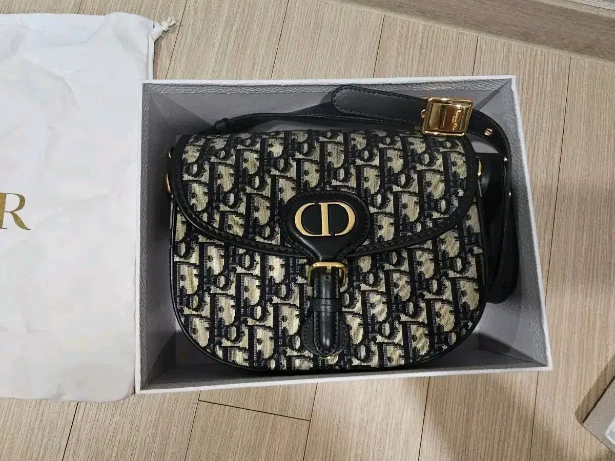 オブリーク ディオール ボビー バッグ ミディアム サイズ