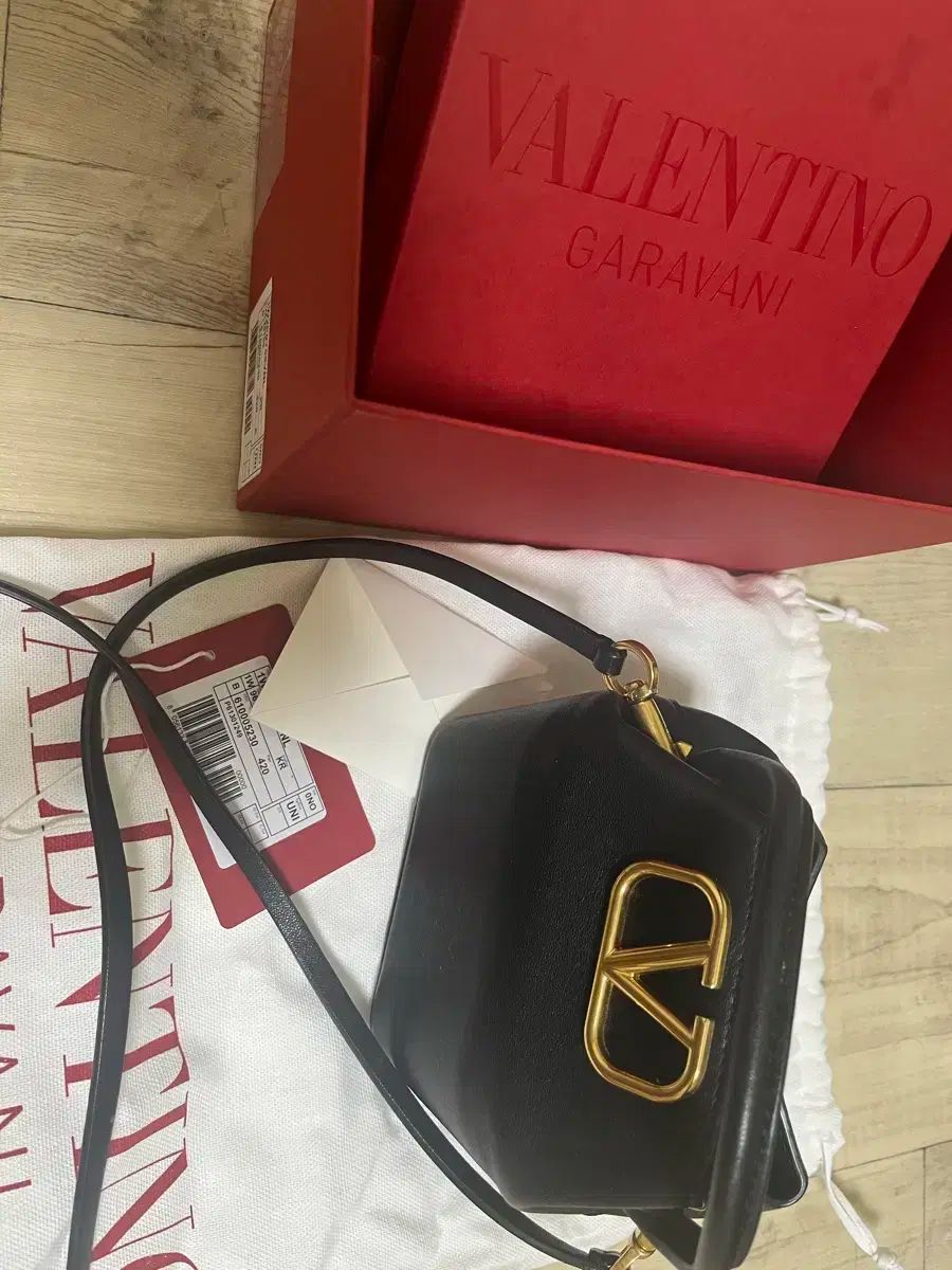 ヴァレンティノ マイクロ バケットバッグ