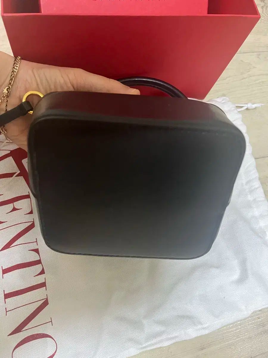 ヴァレンティノ マイクロ バケットバッグ DECORATOM_COM_BR