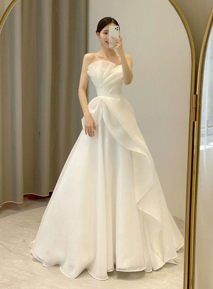 ️胸元立体プリーツホワイトウェディングドレス ️モダンエレガント 前撮り