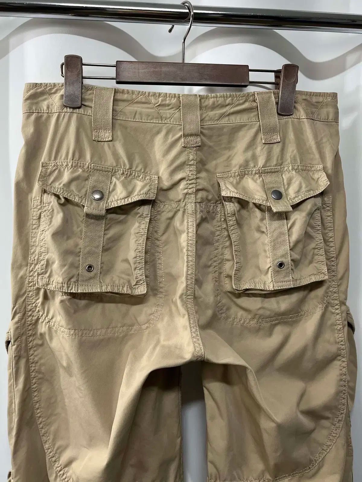 ユーティリティ カーゴパンツ