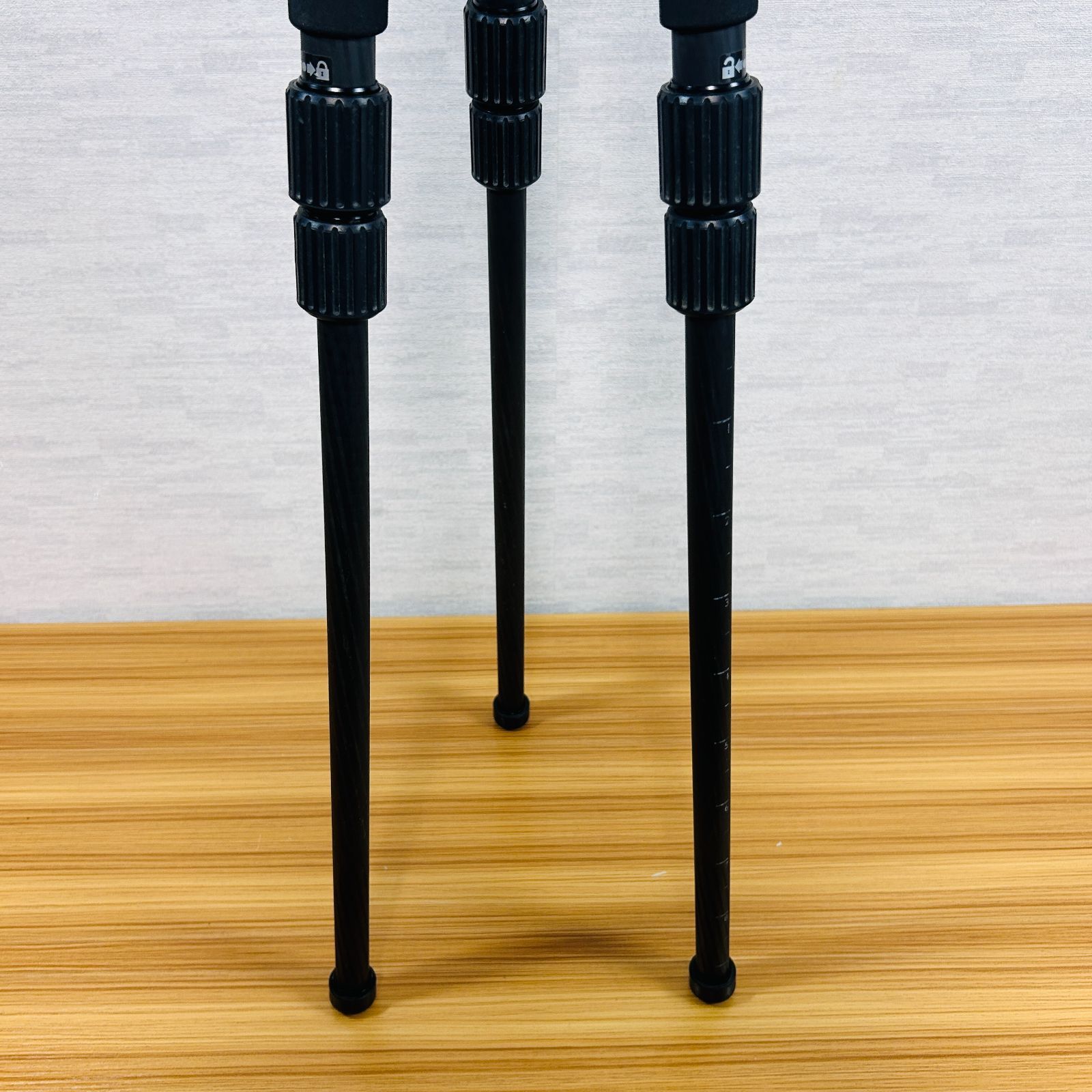 中型カーボン３段三脚
