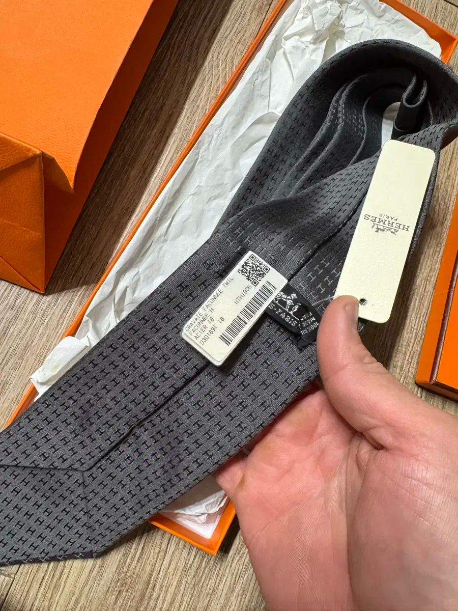 Hermes メンズ シルク タイ グレー