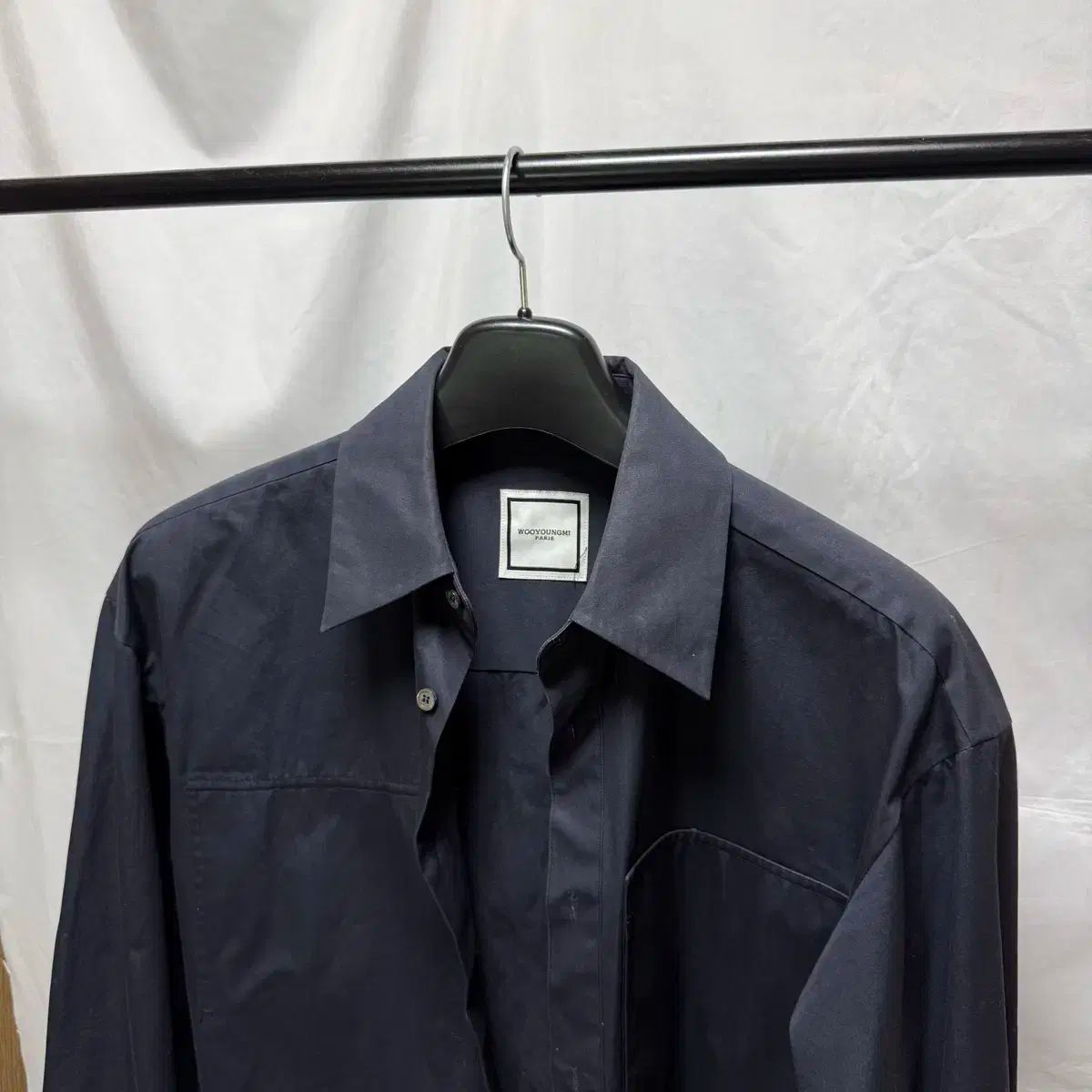 バックロゴ シャツ