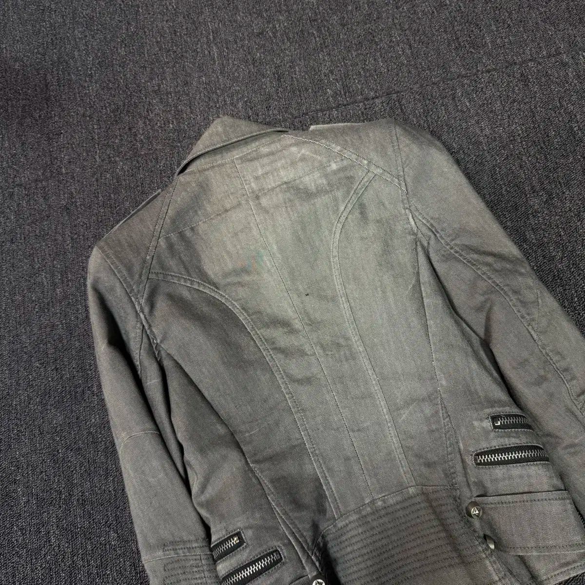 システム グレー