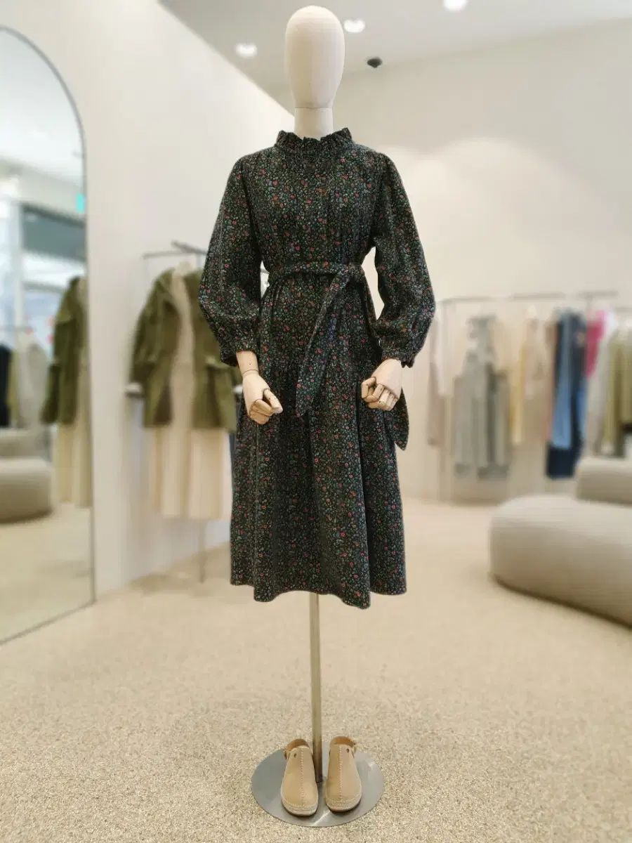 サースデーアイランド コーデュロイ ゴールデン ONE PIECE