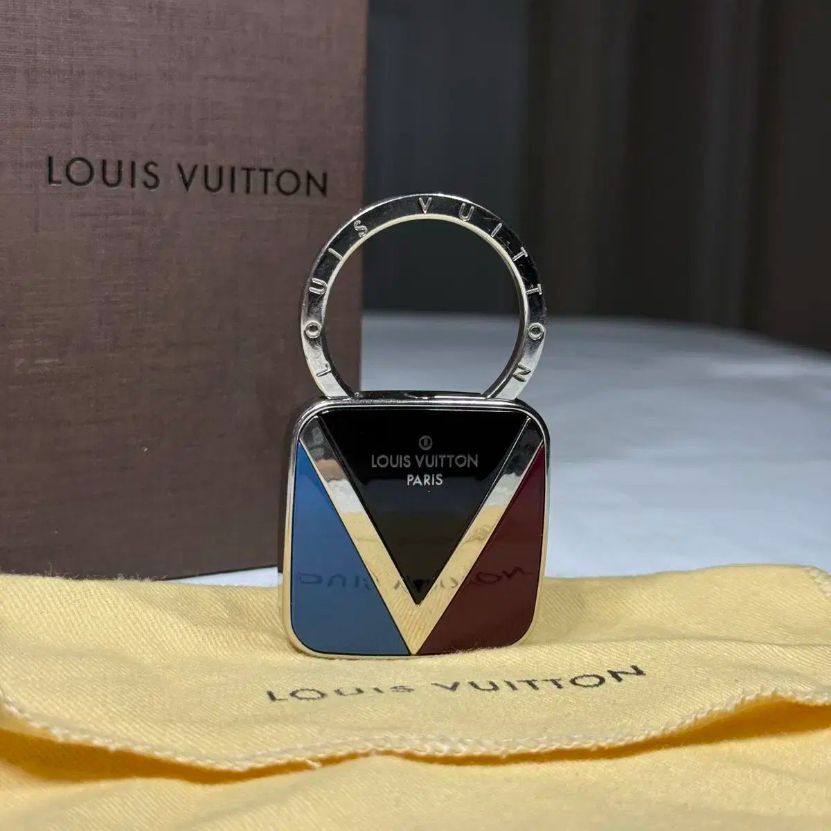 14 SS ルイヴィトン キーホルダー バッグ チャーム キーリング M 61006