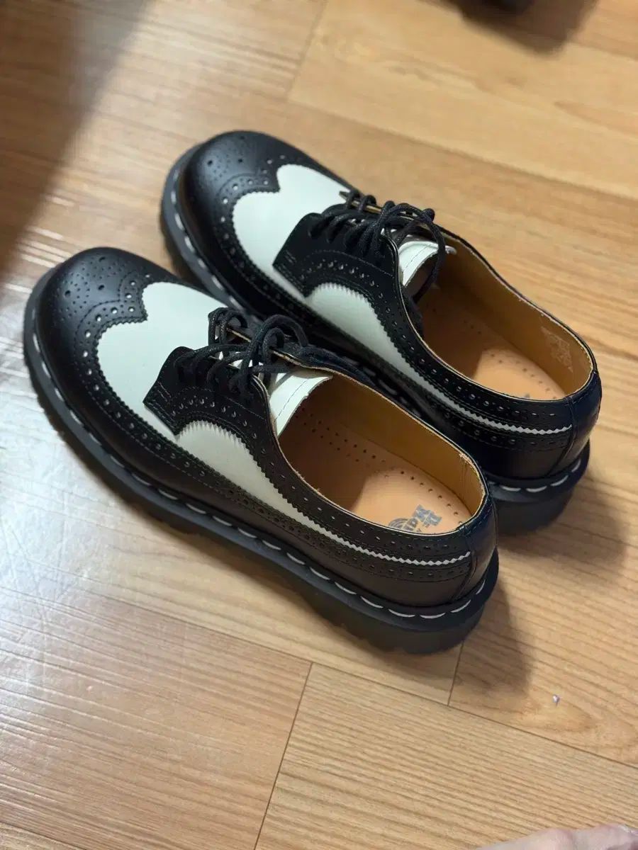 DR. MARTENS ドクターマーチン 3989 ブローグ ブラック - 白 ウイングチップ EU39