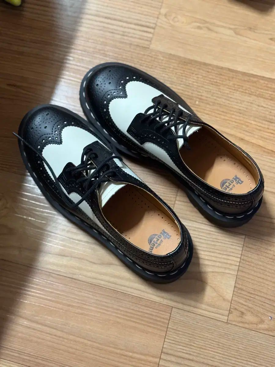 ブローグ ブラック