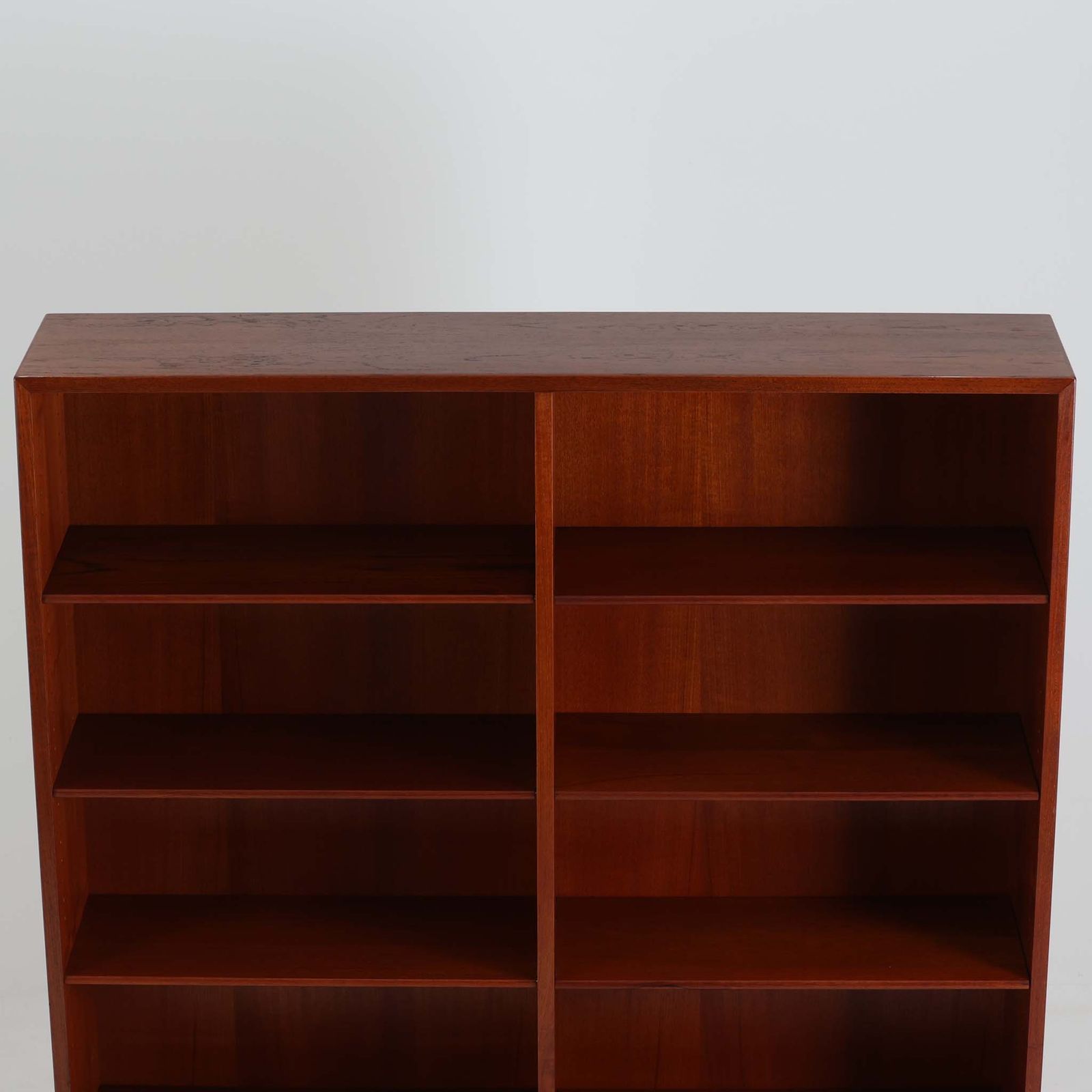 ブックシェルフ