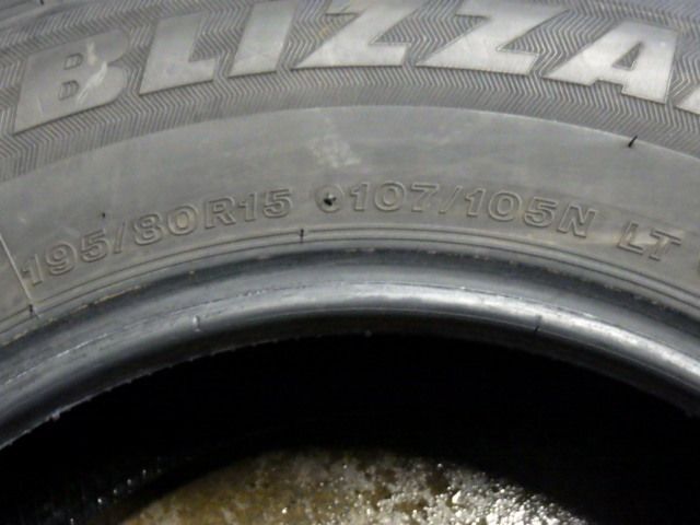  SR 104 製造 約8部山 BS BLIZZAK VL 10 195 80 R 15 107 105 NLT 4本 12インチ以下 スタッドレス