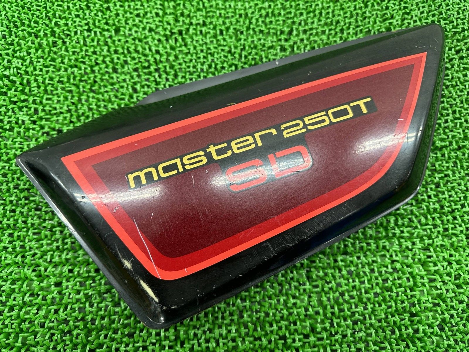 250 TマスターSD サイドカバー 左 黒 ホンダ バイク 部品 MC 06 ペイント素材に 割れ欠け無し 品薄 品 Nu