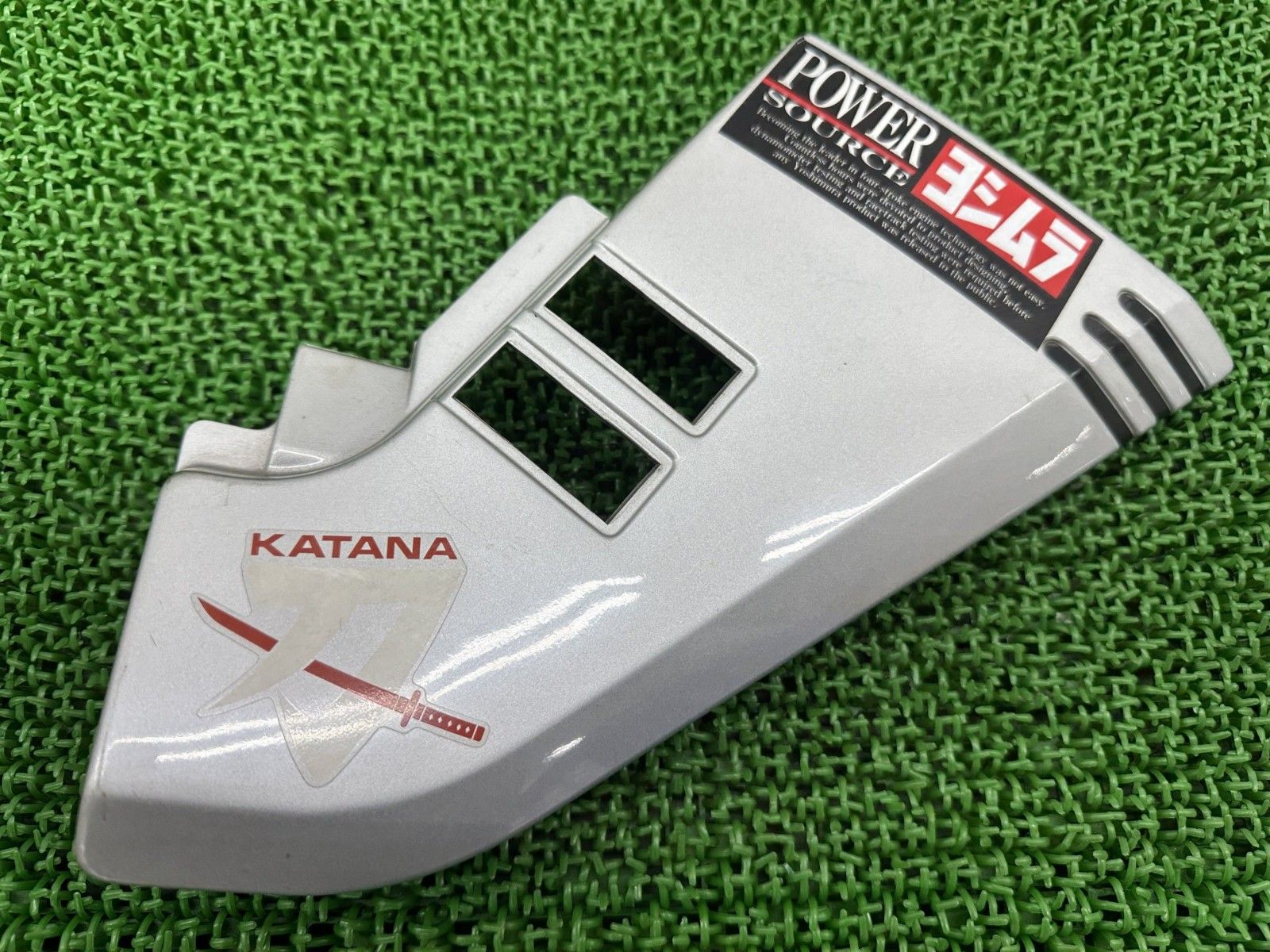 GSX 250 Sカタナ サイドカバー 右 銀 45 D 0 スズキ バイク 部品 GJ 76 A 刀 コケキズ無し 割れ欠け無し 品薄 車検 jJ