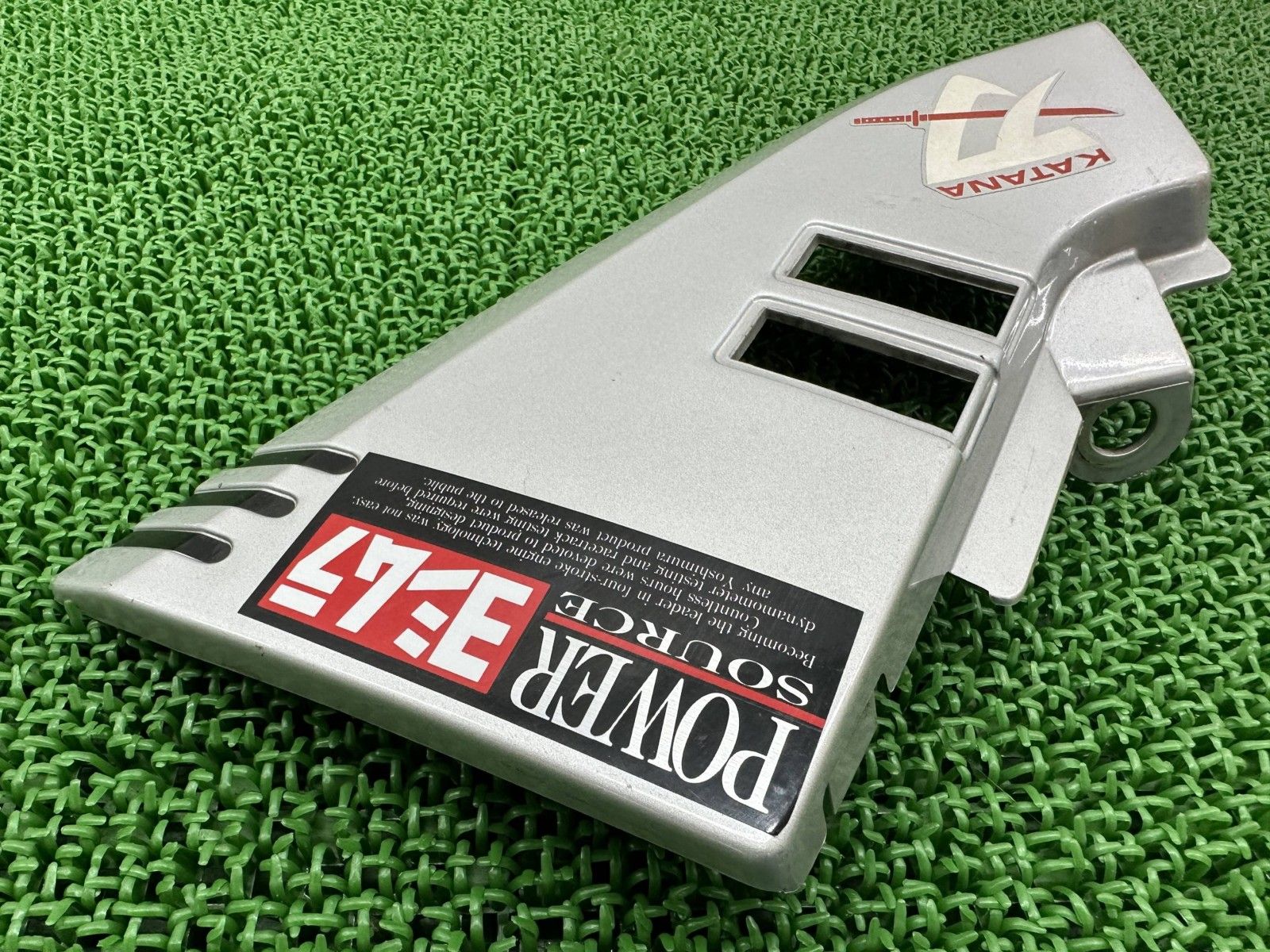 GSX250Sカタナ サイドカバー 右 銀 45D0 スズキ 純正 バイク 部品 GJ76A 刀 コケキズ無し 割れ欠け無し 品薄 車検 Genuine jJ