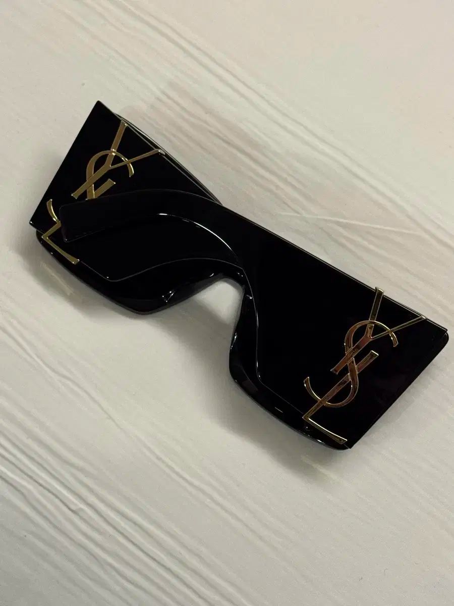 Saint Laurent サンローラン ブラック サングラス