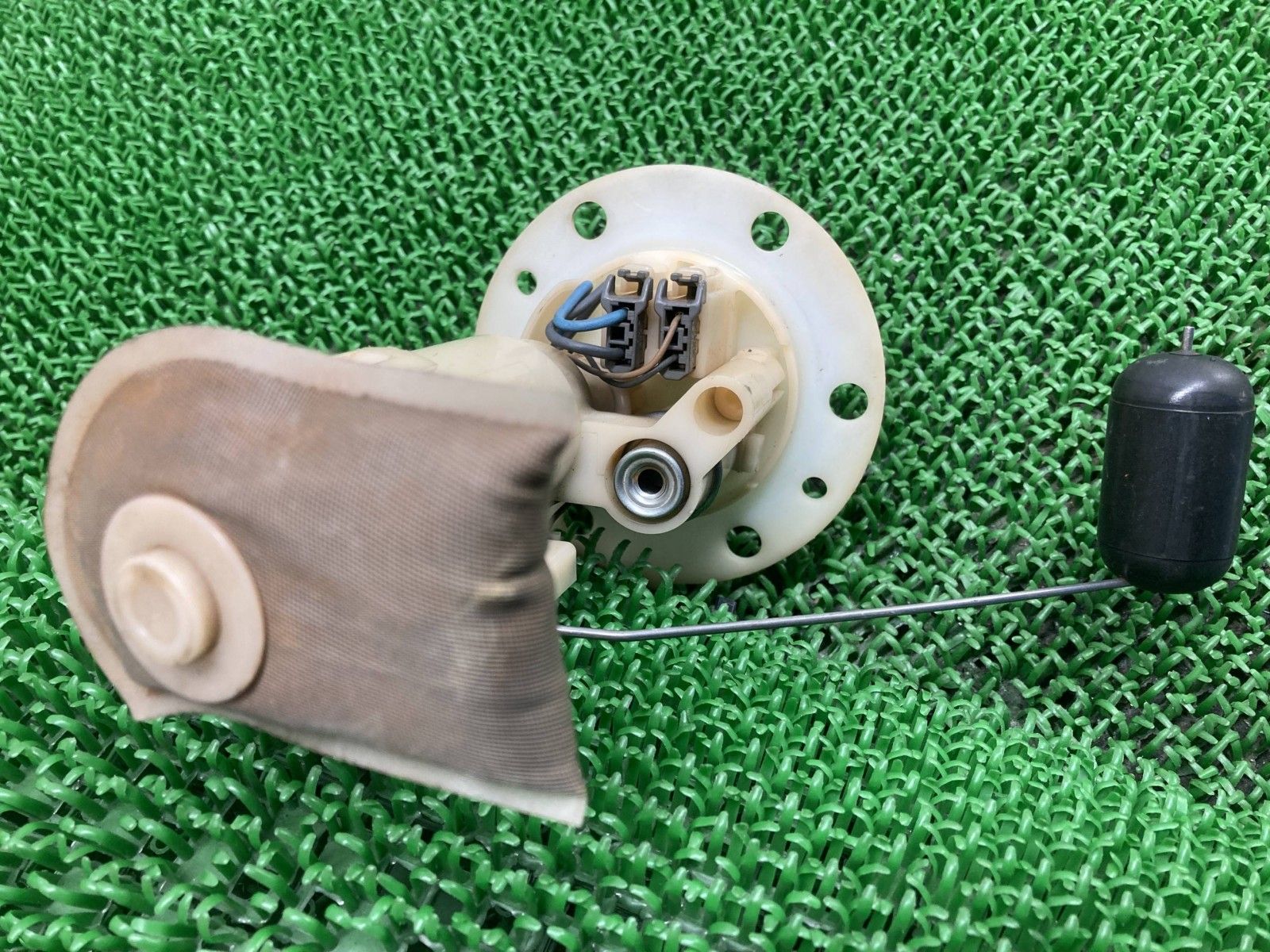 燃料ポンプ 修復素材や部品取りに