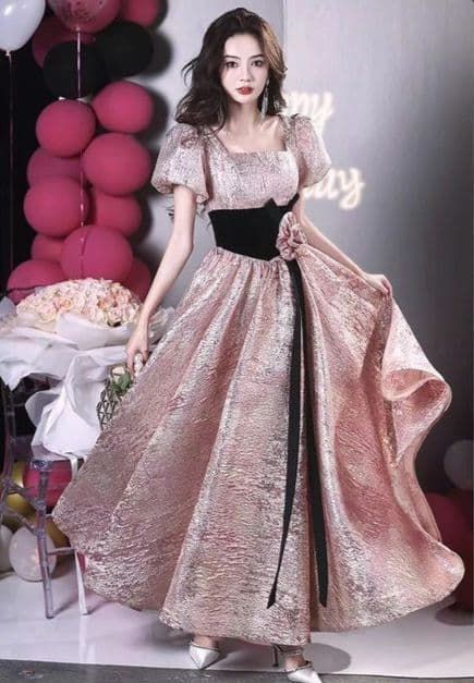 ️華やかな輝きと気品を纏う ローズゴールド×ブラックの上品ドレス