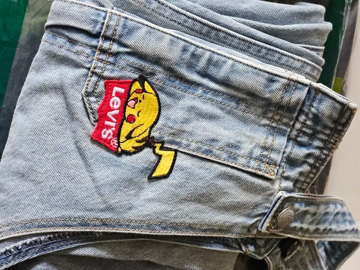 リーバイス ポケットモンスター コラボ デニム オーバーオール