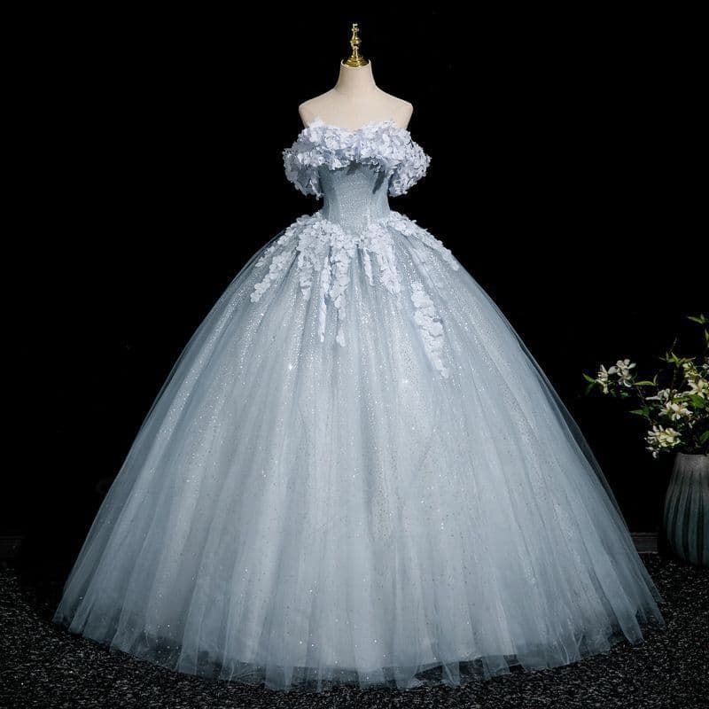 ️透明感あふれる輝きに包まれた 雪の精のようなエレガントドレス