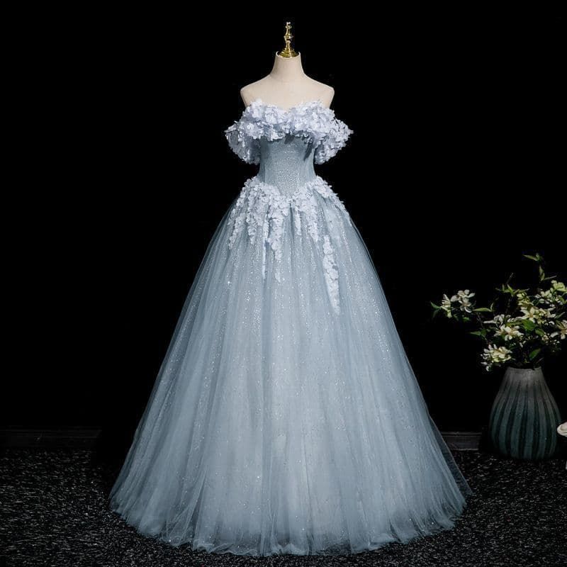 ️透明感あふれる輝きに包まれた 雪の精のようなエレガントドレス