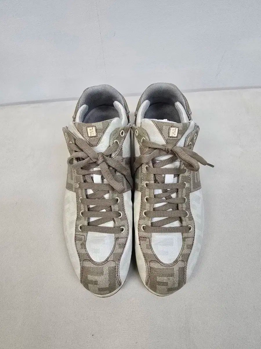 FENDI フェンディ FF ズッカ cignature シグネチャー ロゴ スニーカー