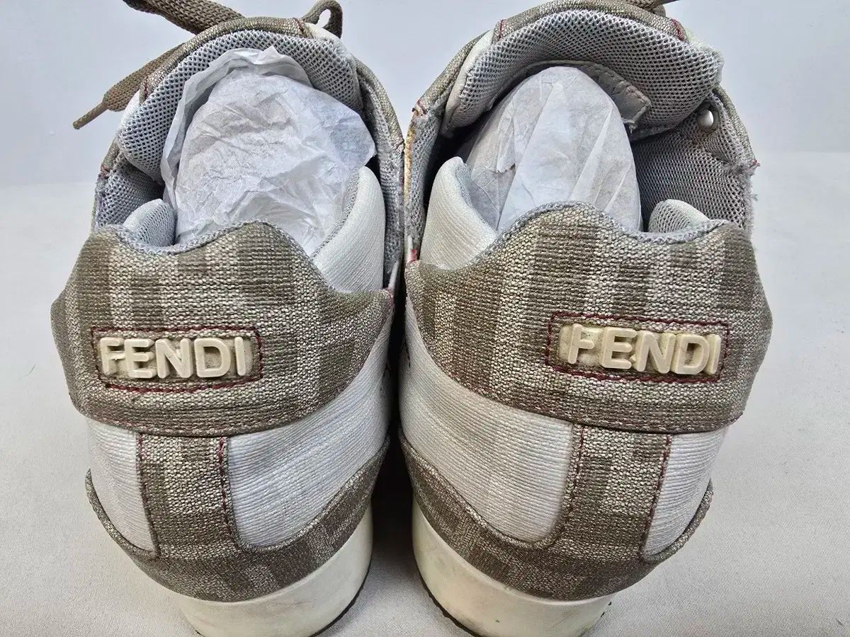 FENDI フェンディ FF ズッカ cignature シグネチャー ロゴ スニーカー