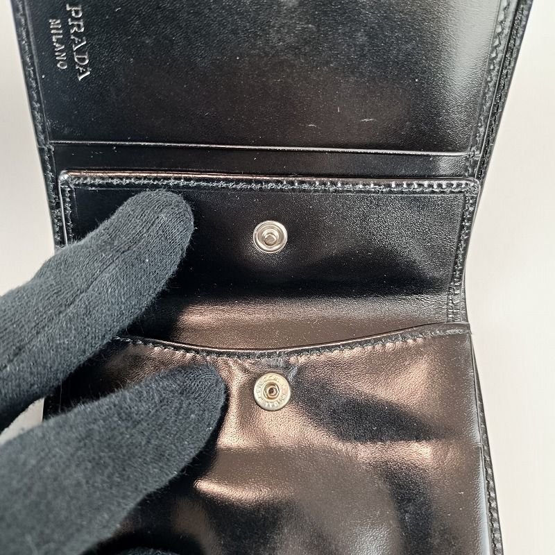 プラダ 二つ折り財布