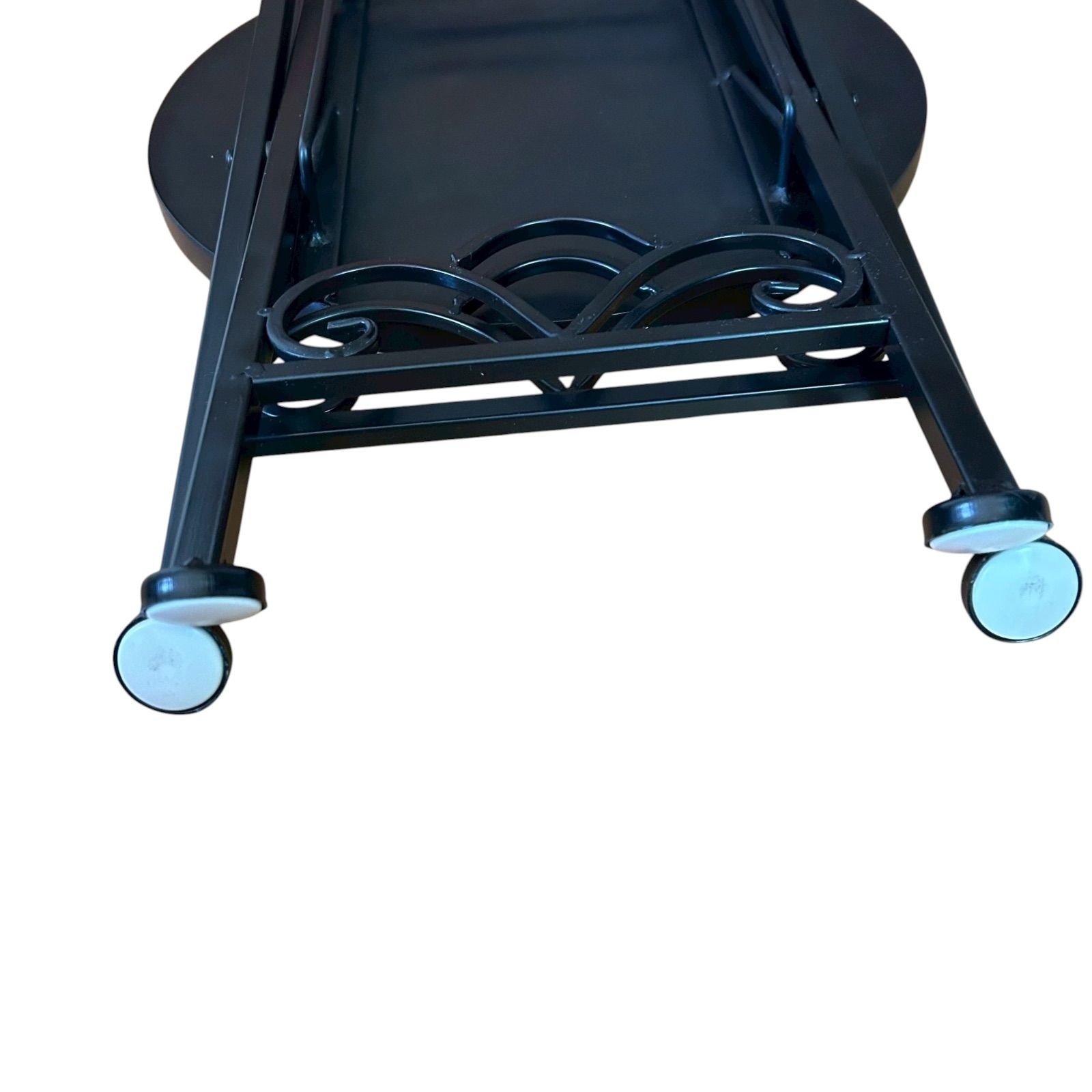 タイル模様がかわいいフラワーテーブル