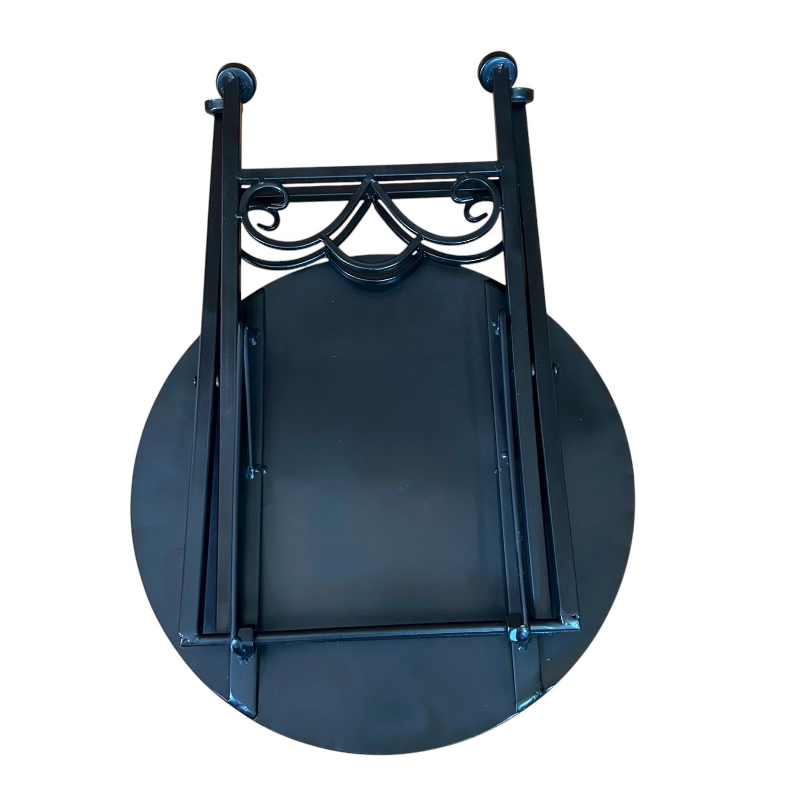 タイル模様がかわいいフラワーテーブル