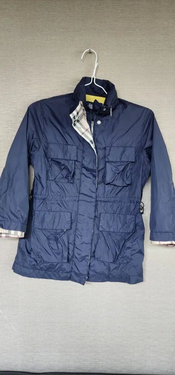 バーバリーキッズ ウィンドブレーカー ジャケット 6y