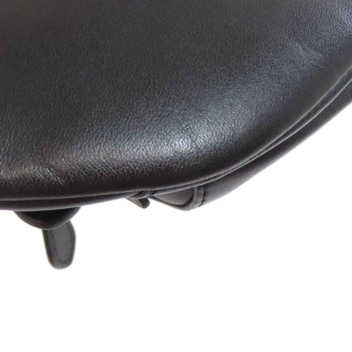 ロゴ ボディバッグ