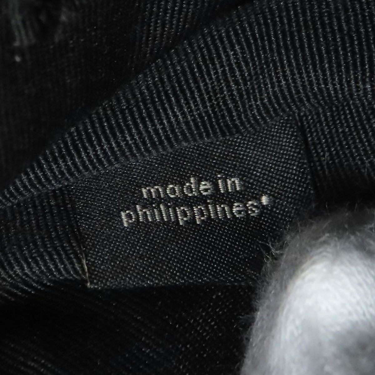 ロゴ ボディバッグ