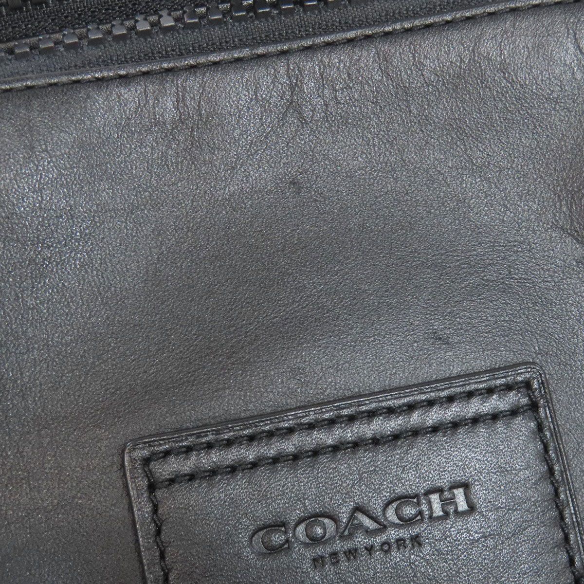 ロゴ ボディバッグ