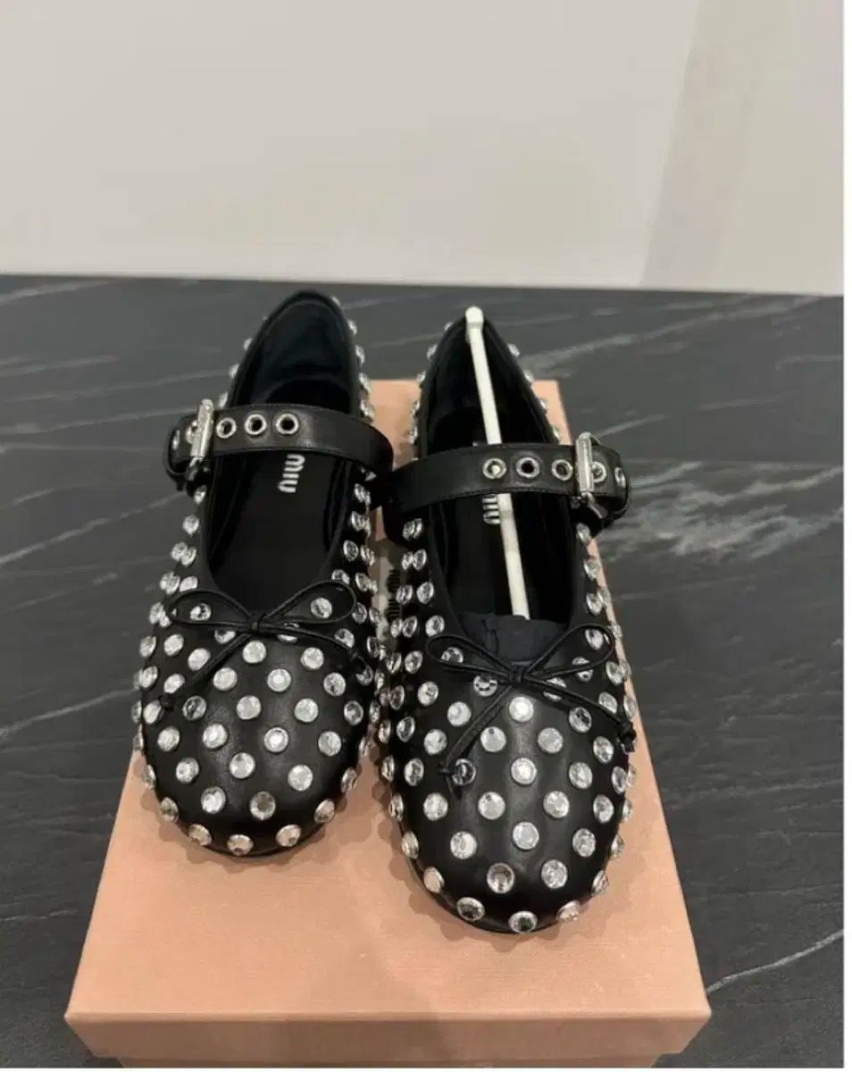 フラットシューズ