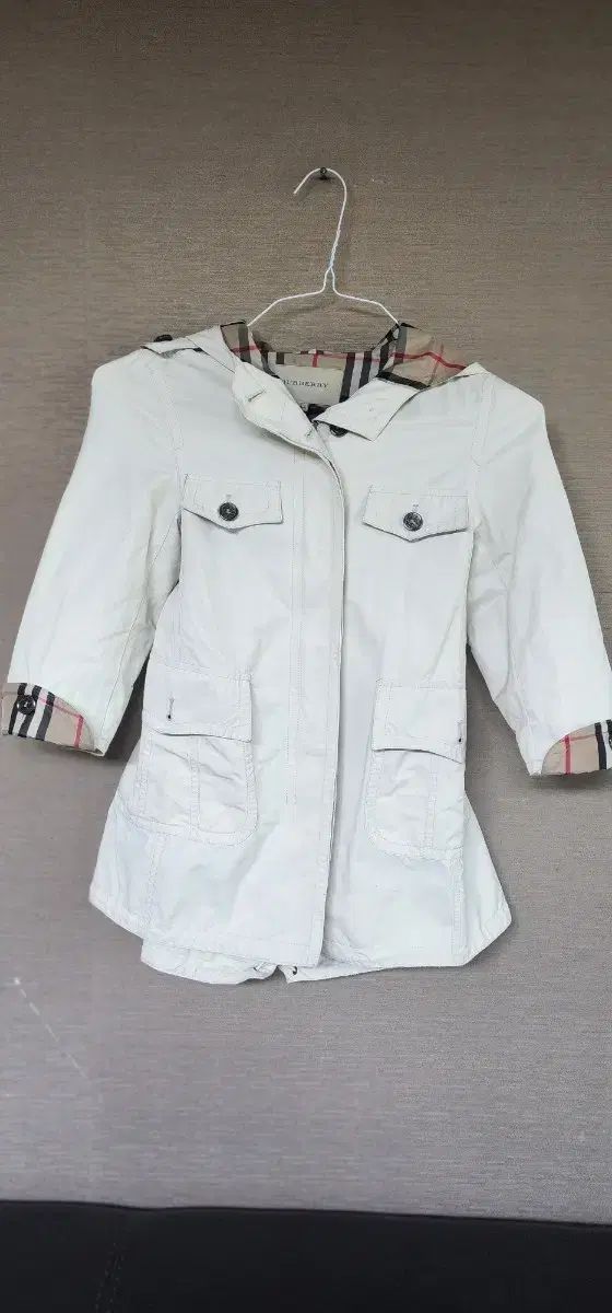 バーバリーキッズ ジャケット 6y