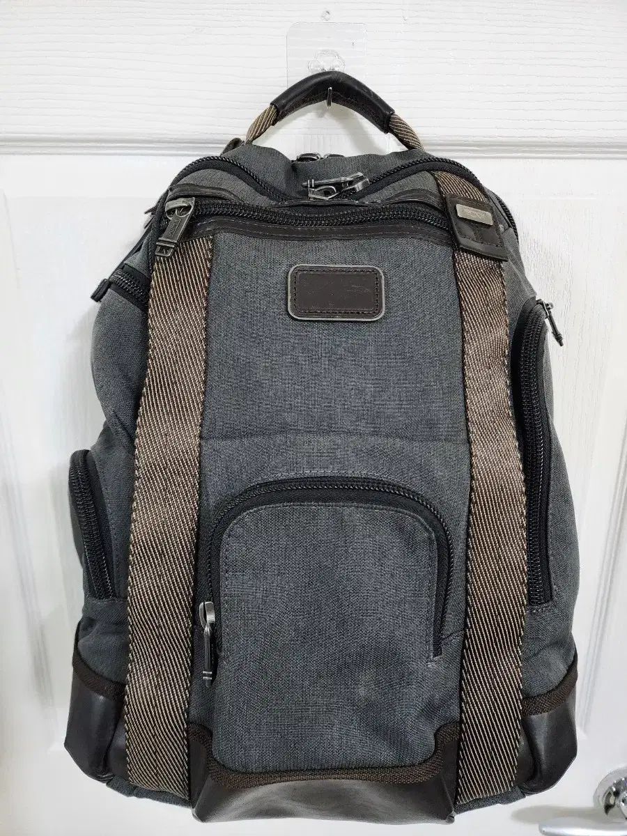 トゥミ アルファ スポーツブラ ノックス