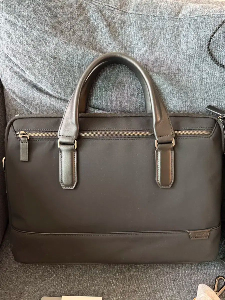 TUMI ハリソン シカモア スリム ブリーフパック ブラック