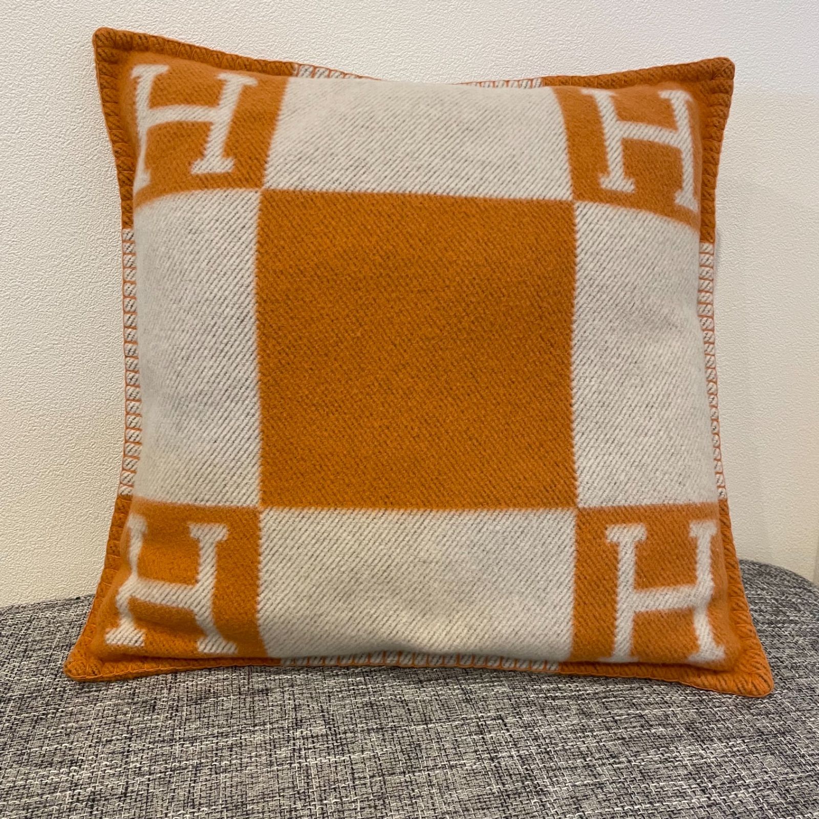 エルメス アヴァロン PM クッション オレンジ×ホワイト