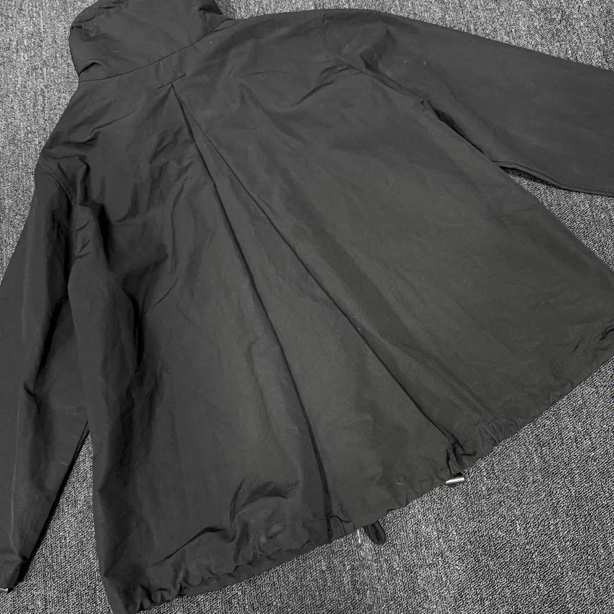 ウィンドブレーカー マウンテンパーカー